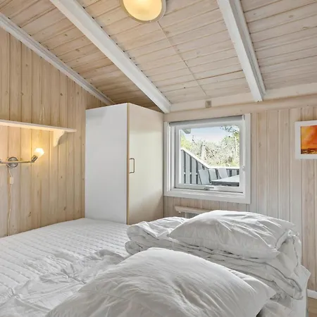Gorgeous Home In Hirtshals With Sauna 度假居 希茨海尔斯