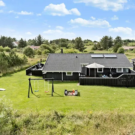 4 Bedroom Pet Friendly In Holiday home *