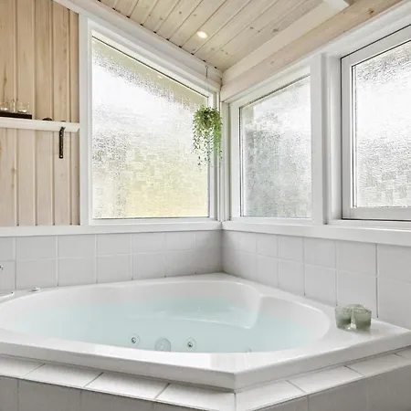 Gorgeous Home In Hirtshals With Sauna 度假居 *